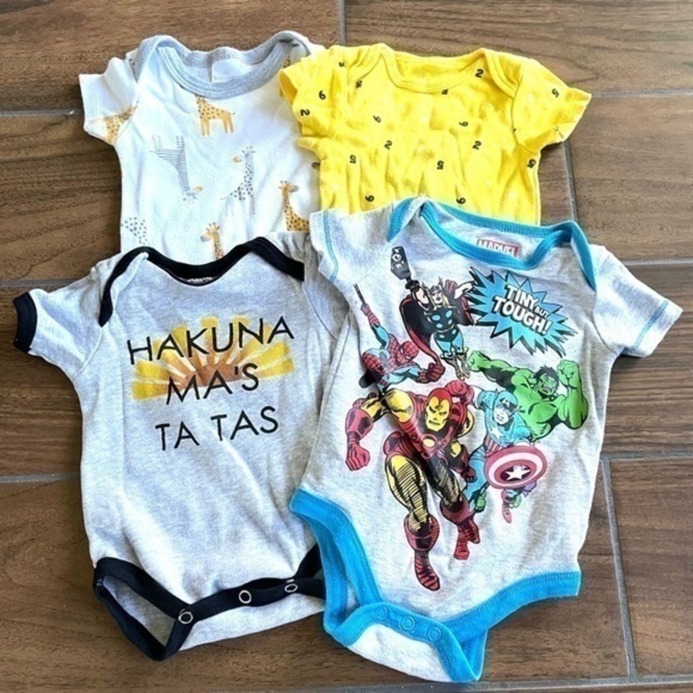 BABY BUNDLE short sleeve onesie size 0-3M
